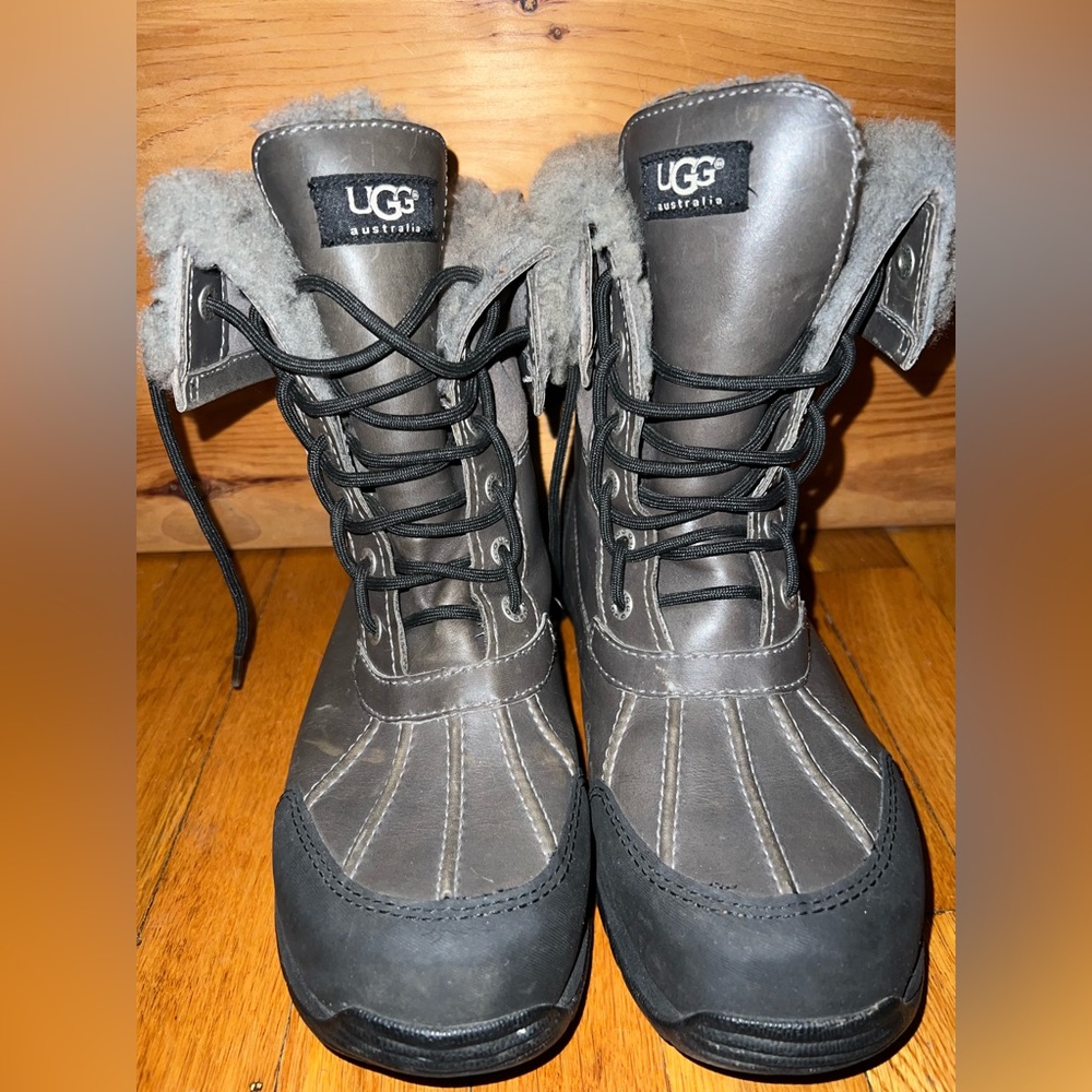 UGG Womens Adirondack III Waterproof Boots sheepskin cuff. Great used condition!